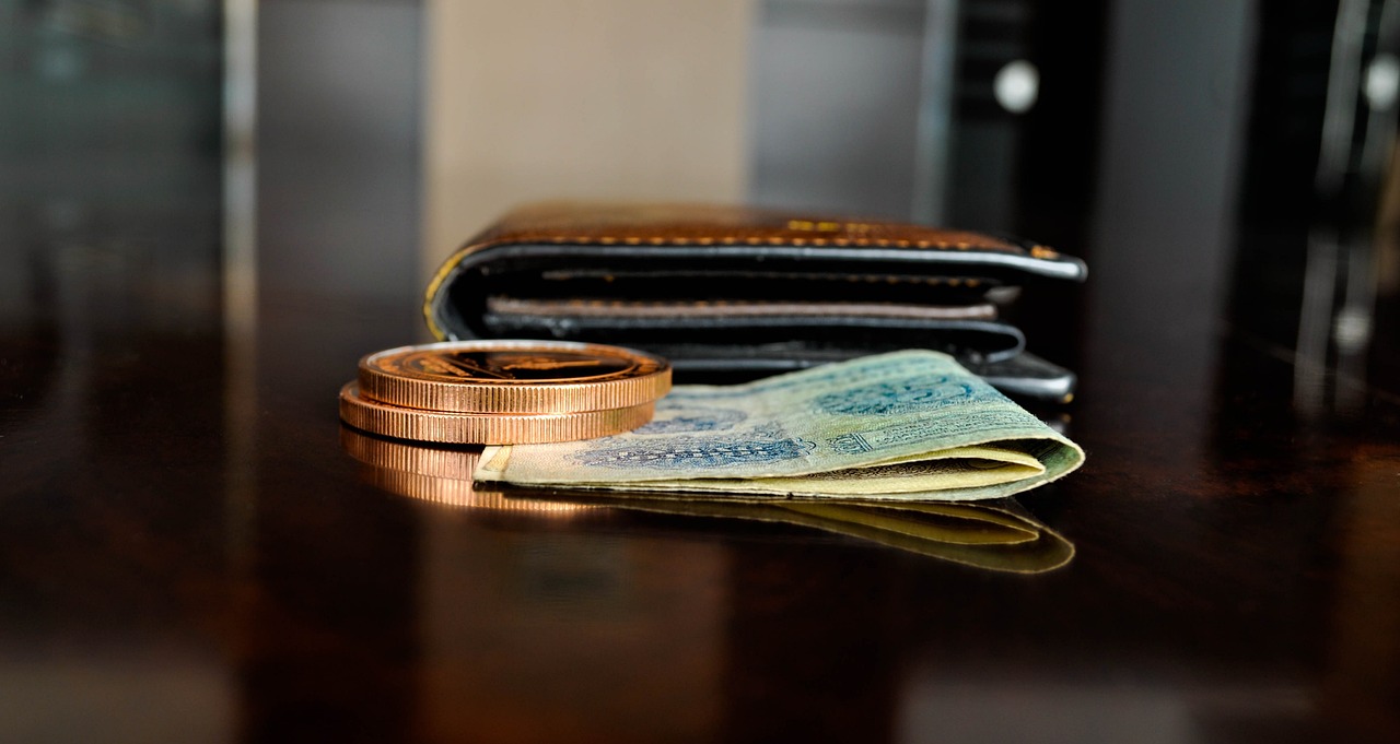 How to Utilize Wallets for Personal Finance Management